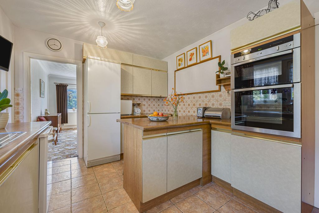 Property photo 3 of 23 Kitchen
