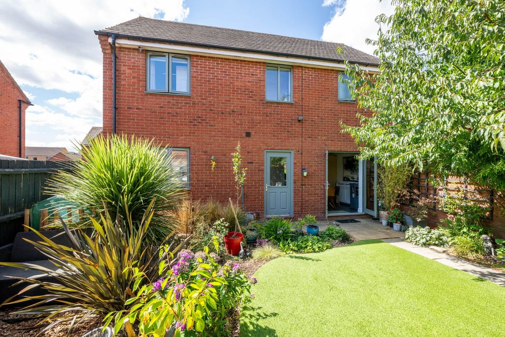 Property photo 3 of 37