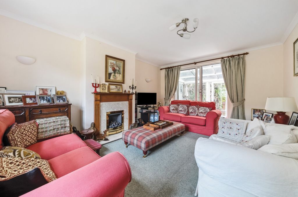 Property photo 2 of 12 1335628-18-6894Ba...