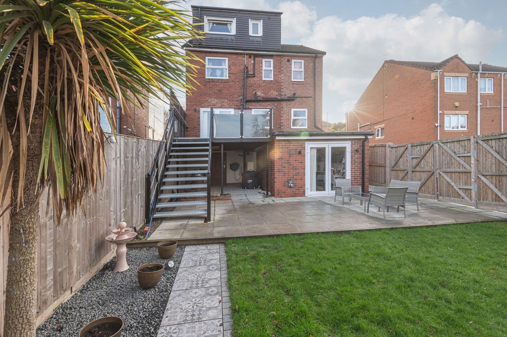 Property photo 3 of 22