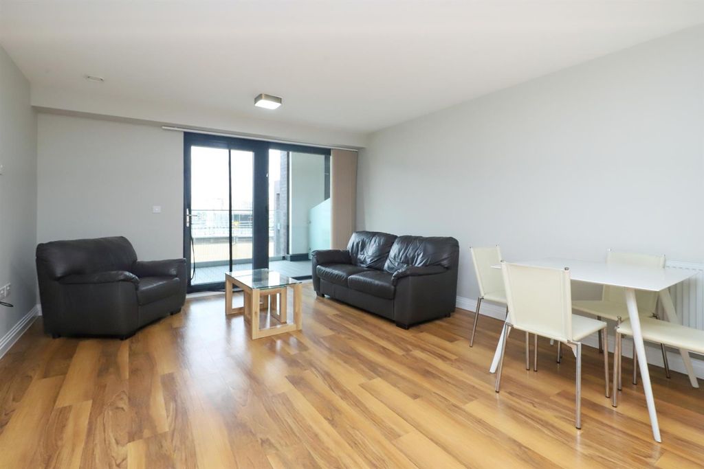 Property photo 3 of 12