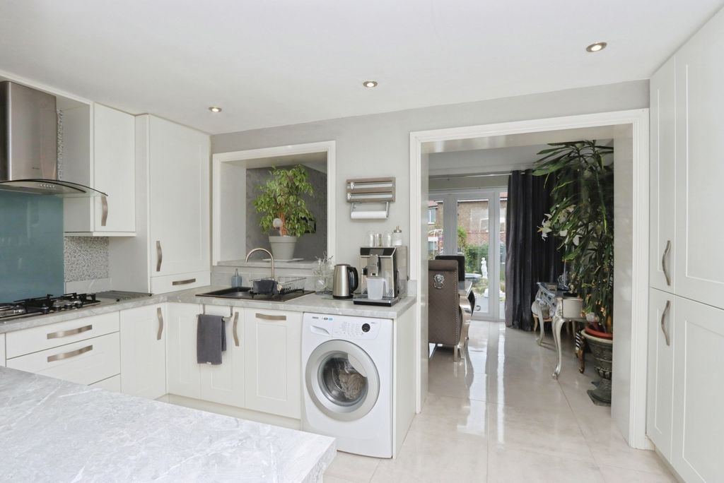 Property photo 2 of 17 Photo