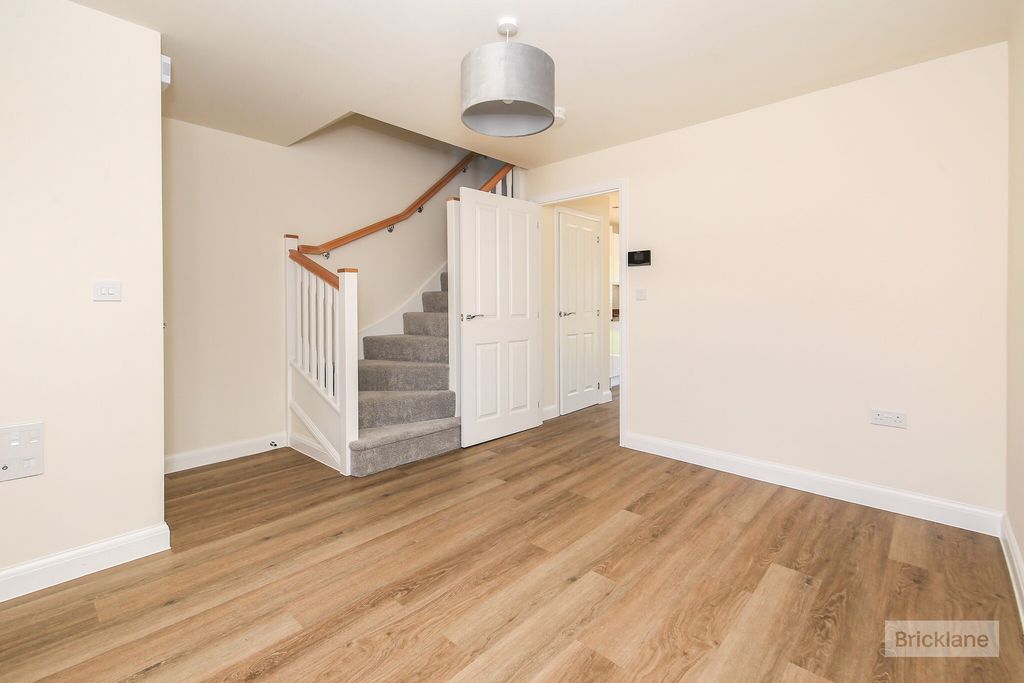 Property photo 3 of 9