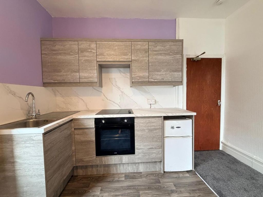 Property photo 1 of 10 Kitchen