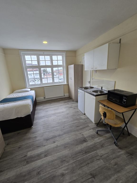 Property photo 3 of 5 Room