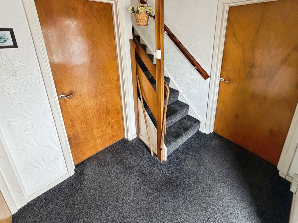 Property photo 2 of 13 Hallway