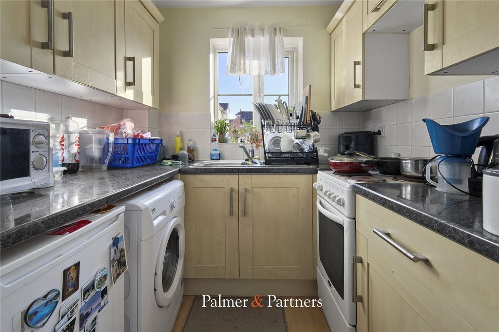 Property photo 3 of 6 Kitchen