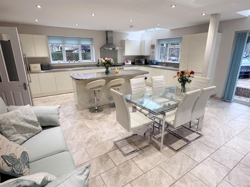 Property photo 3 of 30 Kitch - Break 1.Jpg