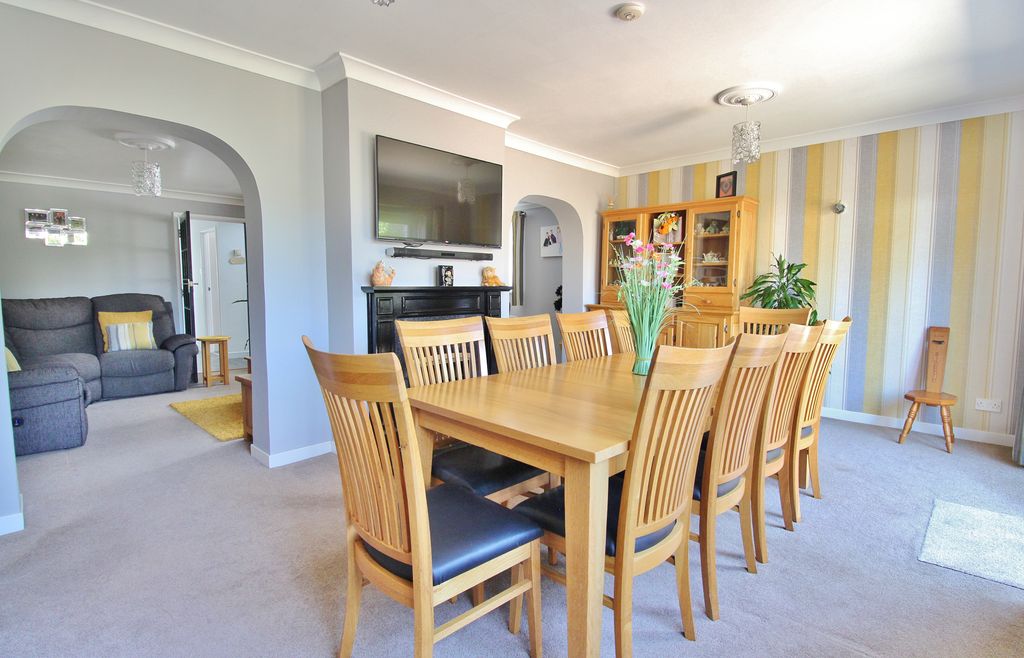 Property photo 3 of 46