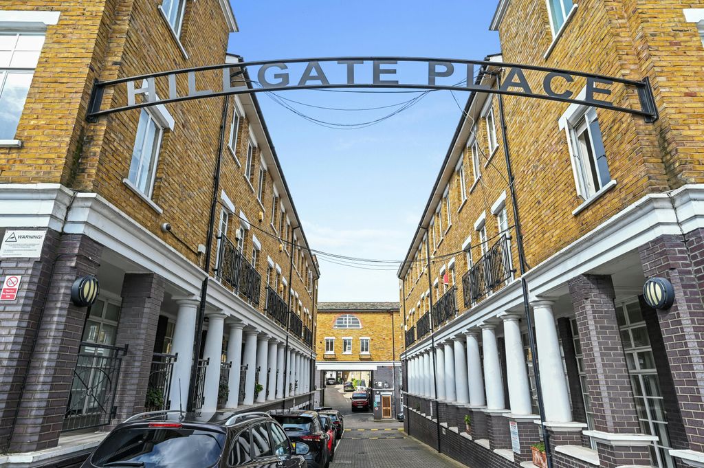 Property photo 1 of 20 Hillgate Place