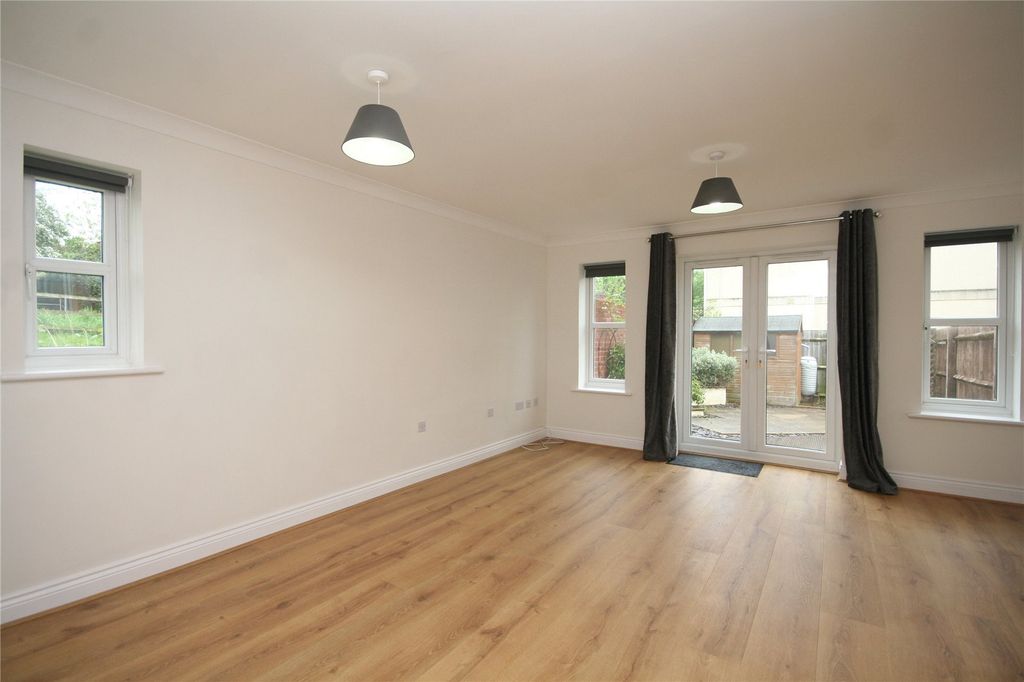 Property photo 1 of 17 Picture No. 24