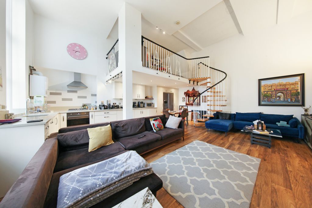 Property photo 2 of 21 Gallery