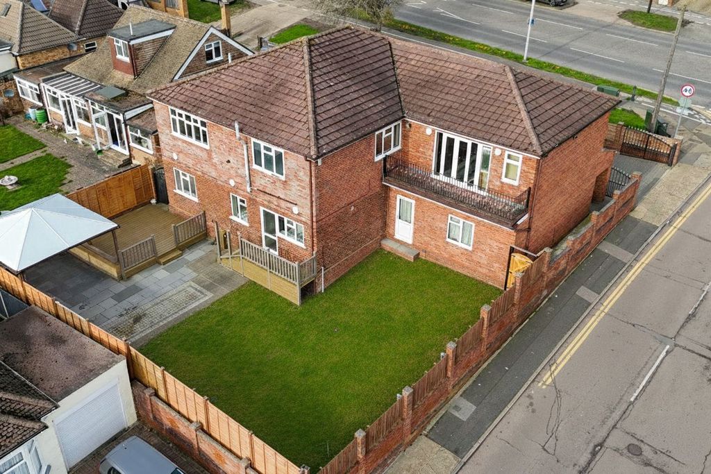 Property photo 3 of 39