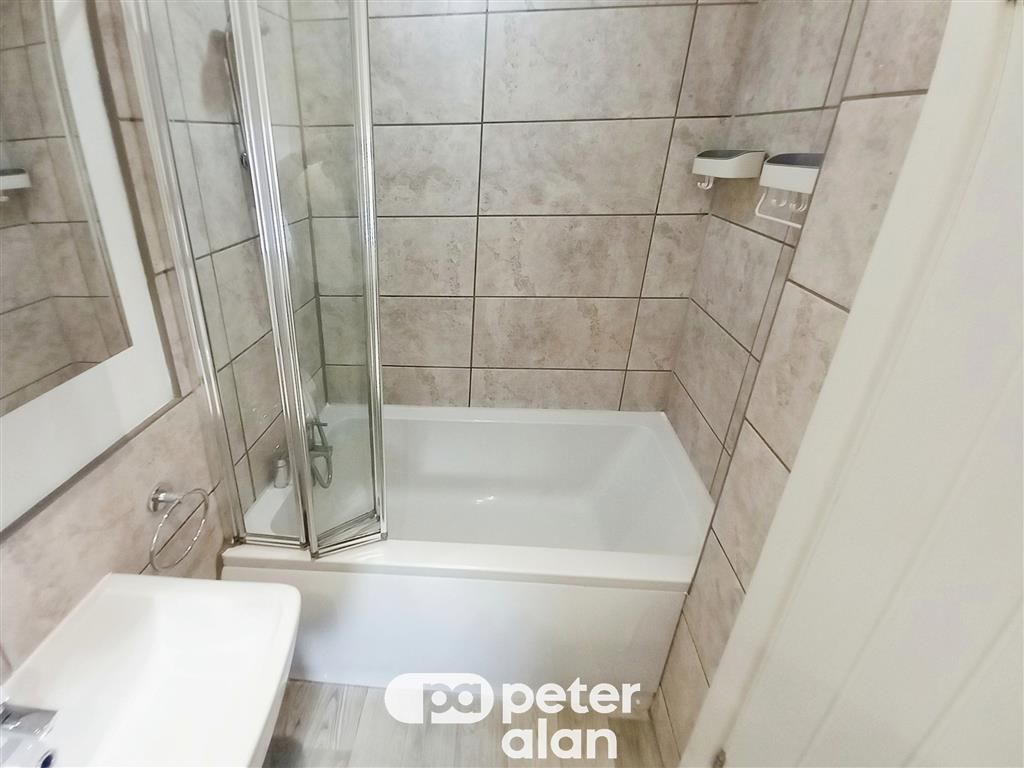 Property photo 3 of 9 Bathroom