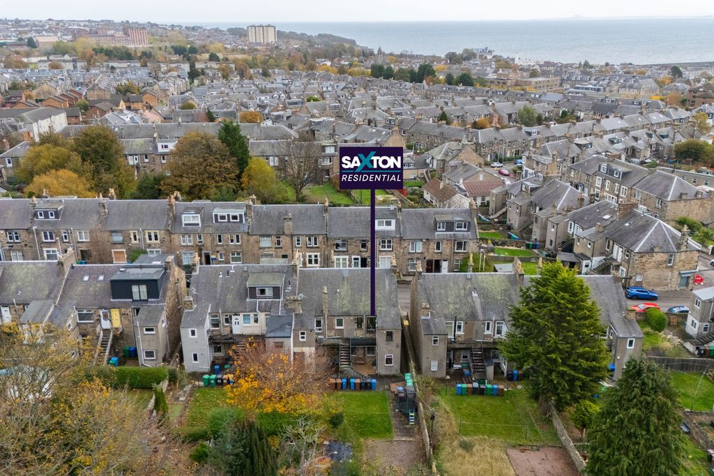 Property photo 2 of 25