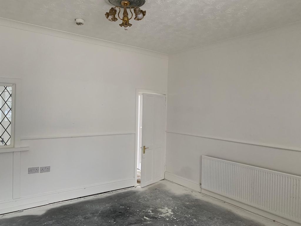 Property photo 2 of 8 Photo 1