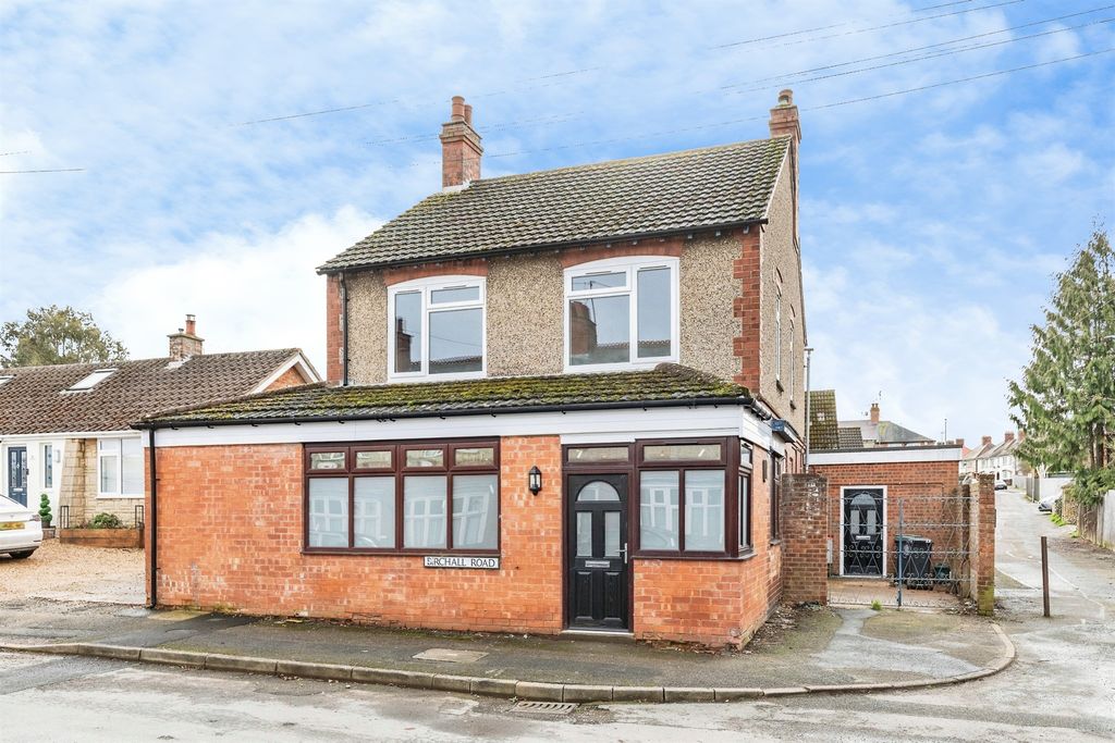 Property photo 2 of 18