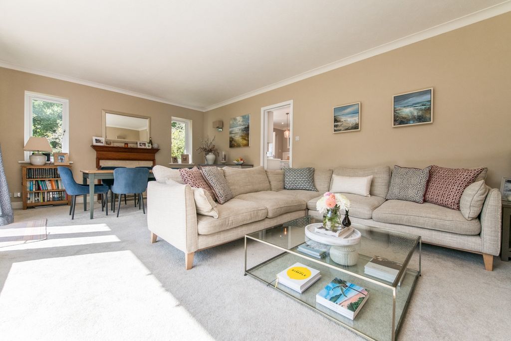 Property photo 2 of 27