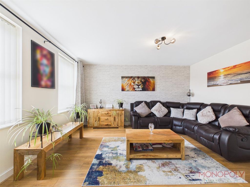 Property photo 3 of 13 Cam04439G0-Pr0264-Still010.Jpg