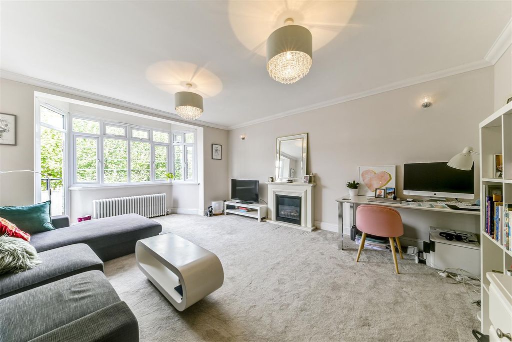 Property photo 1 of 9 19 Greville Hall-5.Jpg