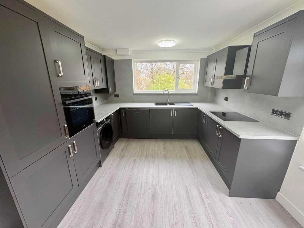 Property photo 1 of 6 Cover