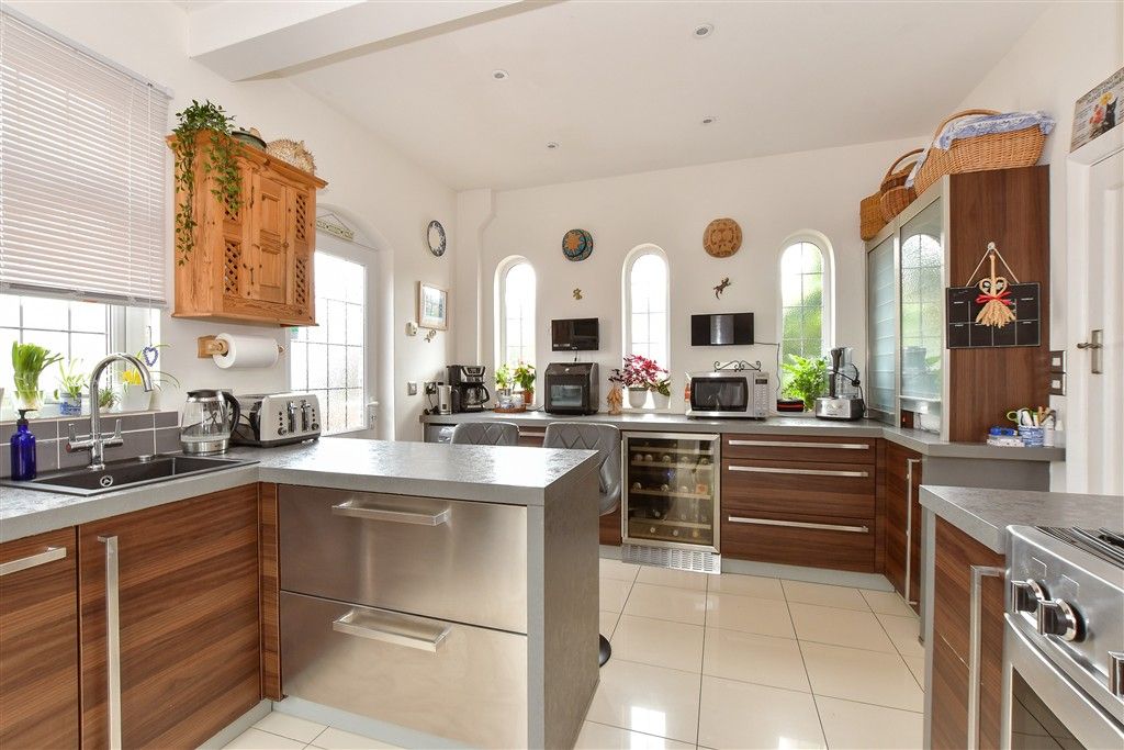Property photo 1 of 19 Kitchen