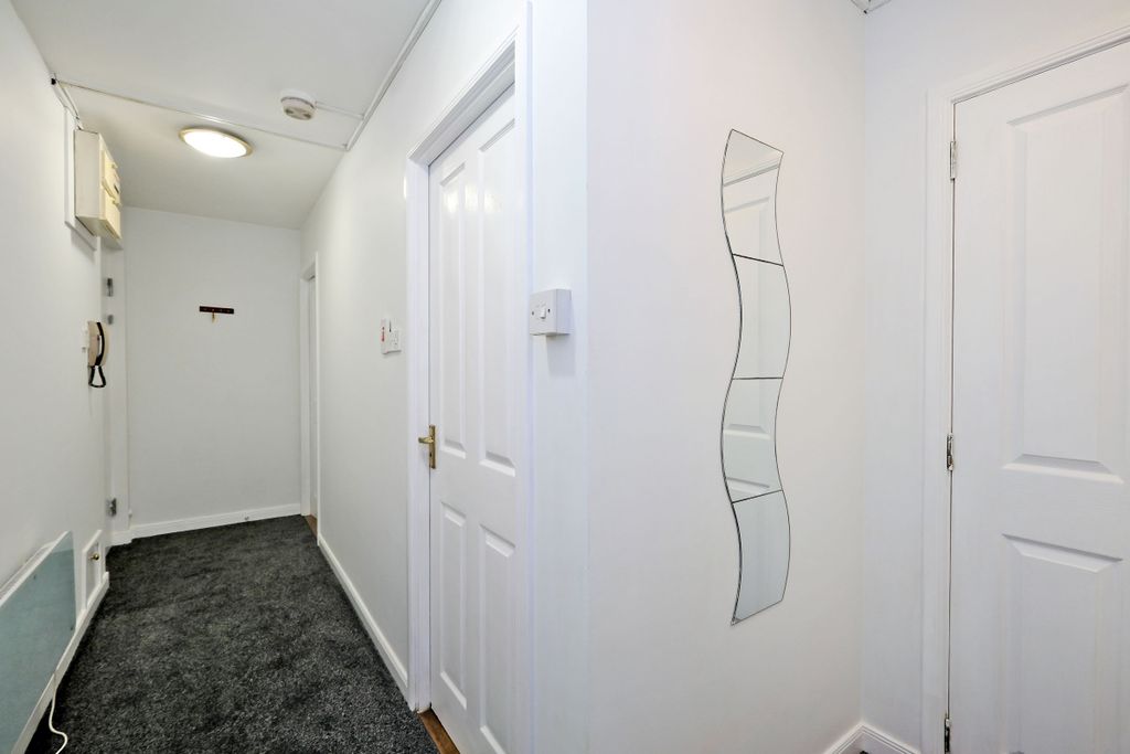 Property photo 2 of 28