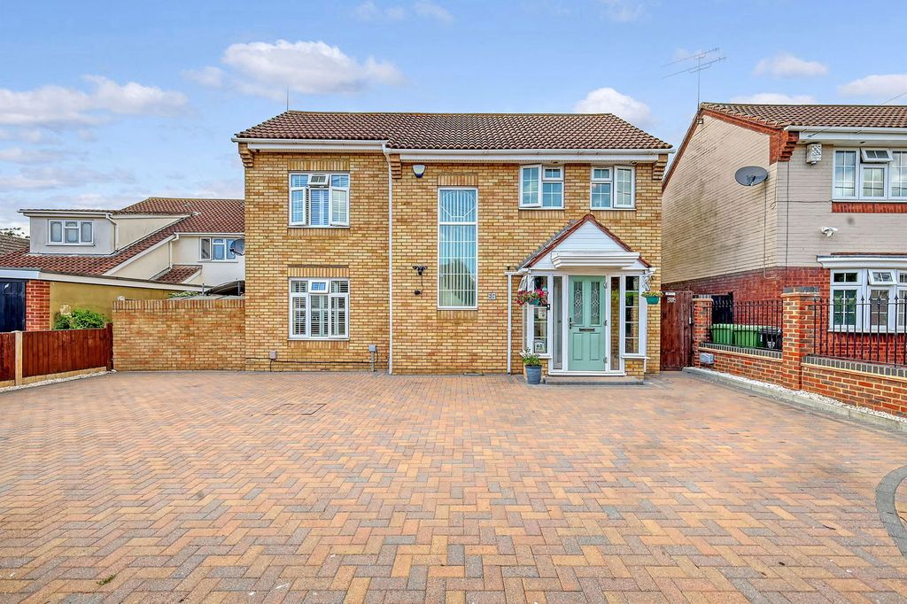 Property photo 1 of 28