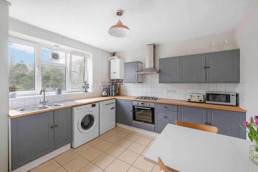 Property photo 2 of 26