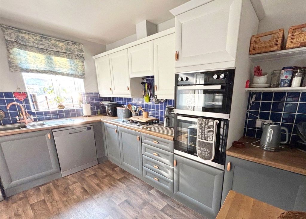 Property photo 2 of 14 Kitchen