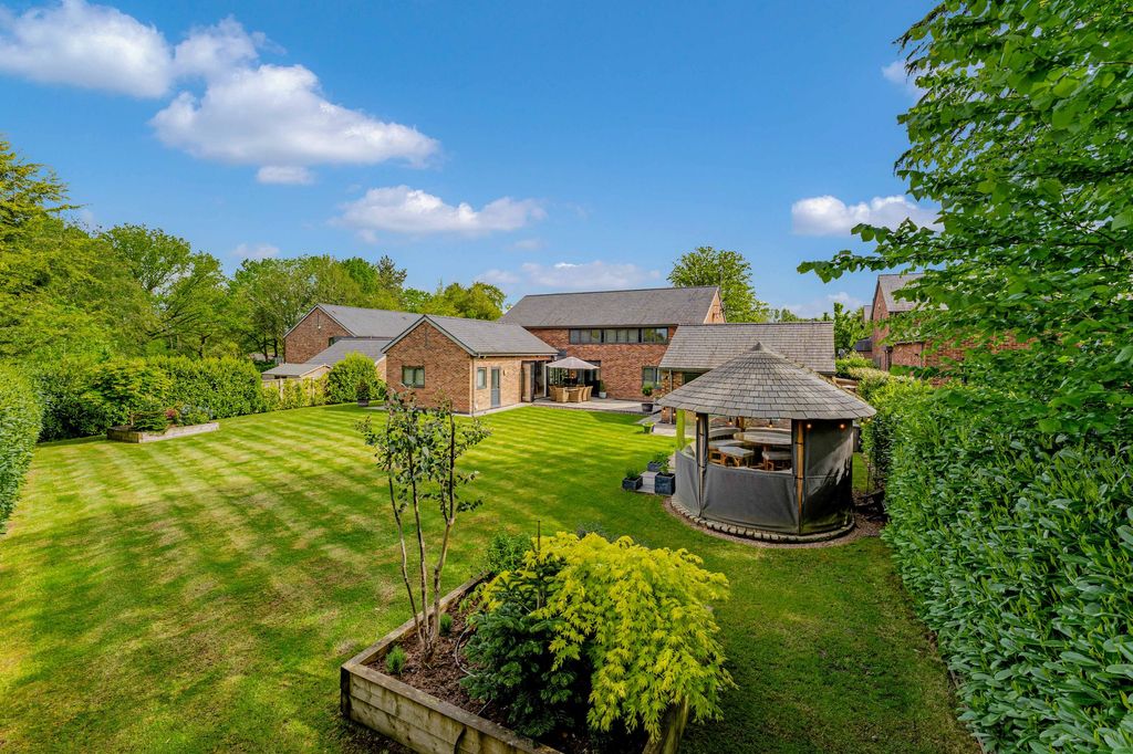 Property photo 1 of 32