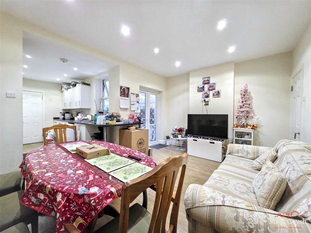 Property photo 3 of 11 20251223_090254.Jpg