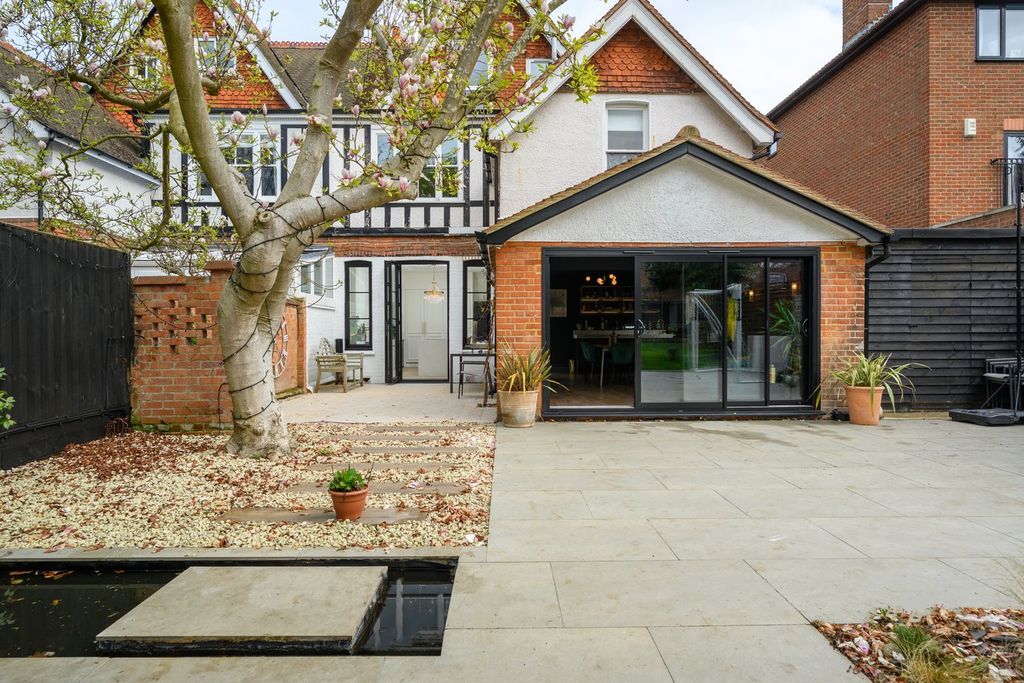 Property photo 1 of 24