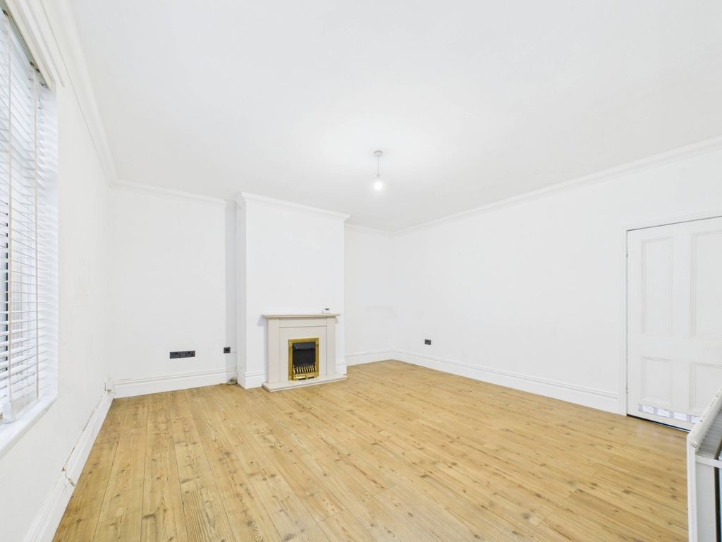 Property photo 2 of 11 Cam02195G0-Pr0096-Still006