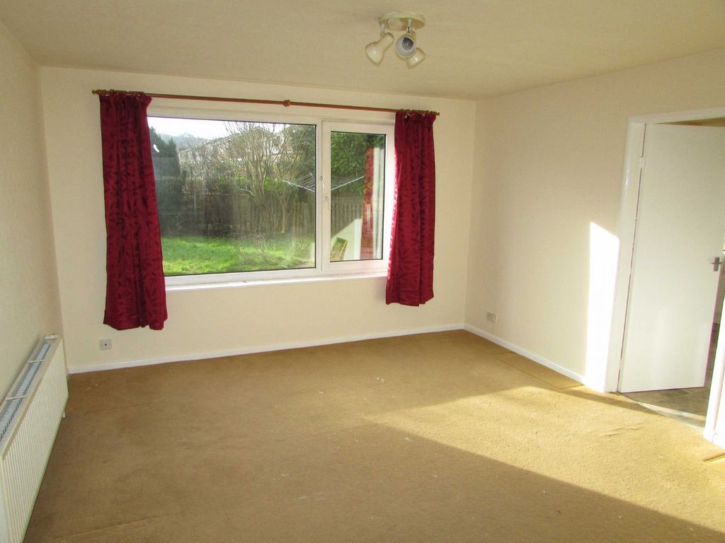 Property photo 2 of 11 Lounge