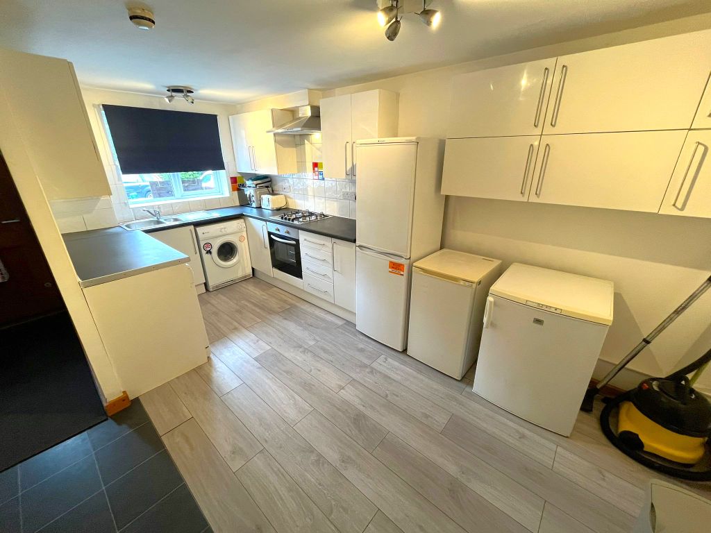 Property photo 2 of 28