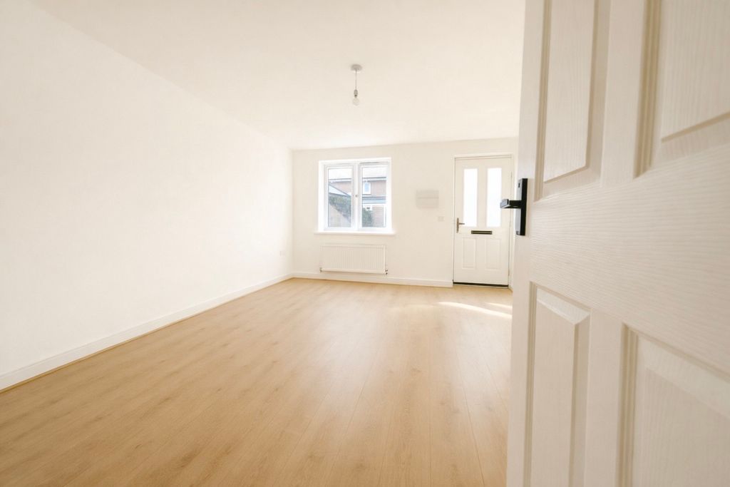 Property photo 2 of 18 Lounge