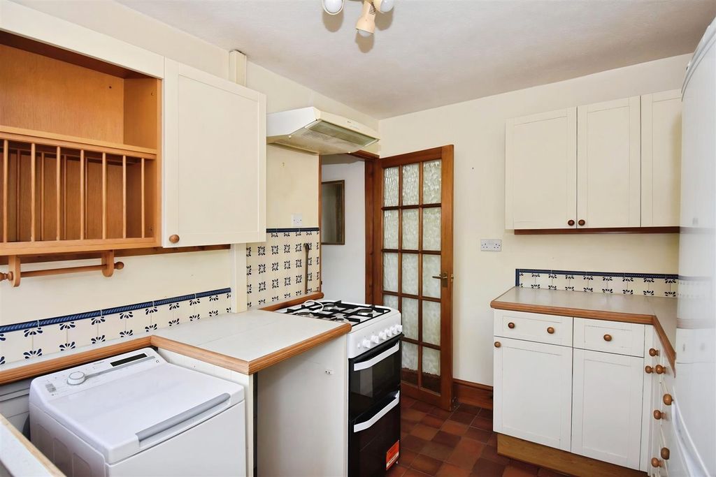 Property photo 2 of 15 8A049134-Br 20Kitchen 202.Jpg