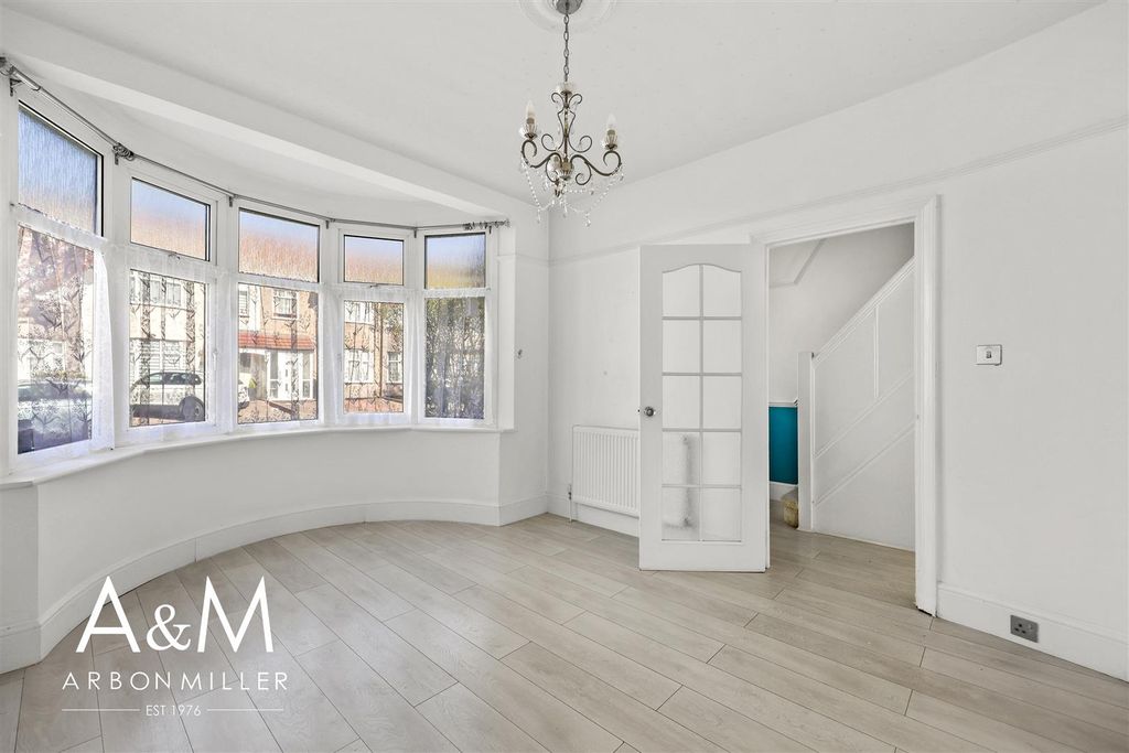 Property photo 2 of 20 Front Reception