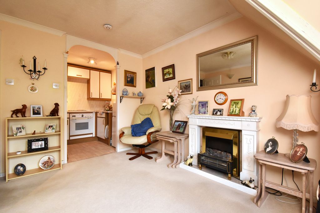 Property photo 2 of 11