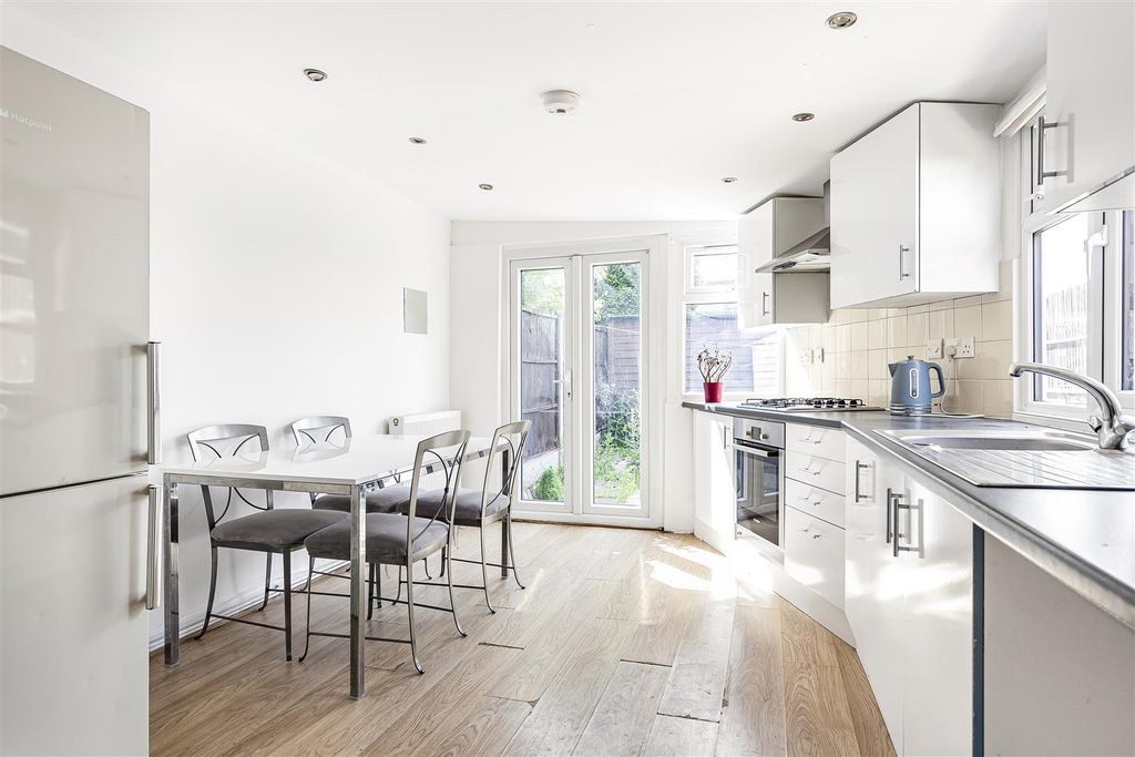 Property photo 3 of 9 London Road - Dining.Jpg