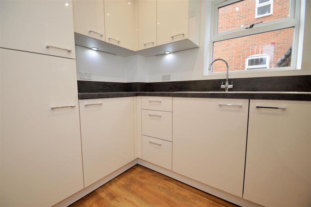 Property photo 3 of 21 Kitchen