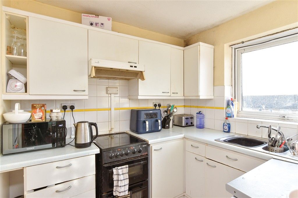 Property photo 3 of 10 Kitchen