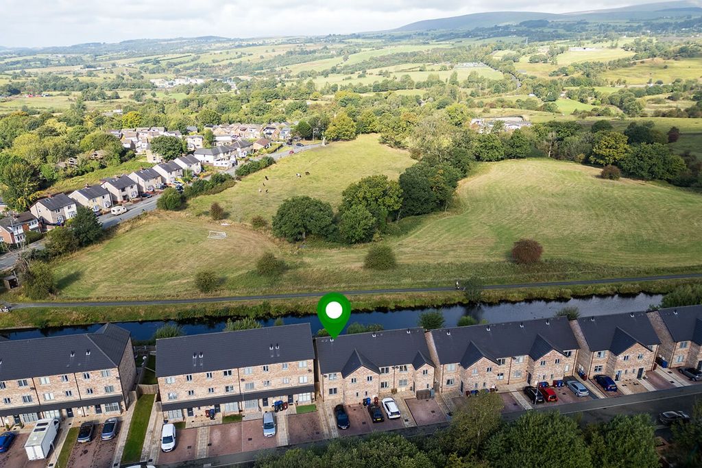 Property photo 1 of 25 4490352