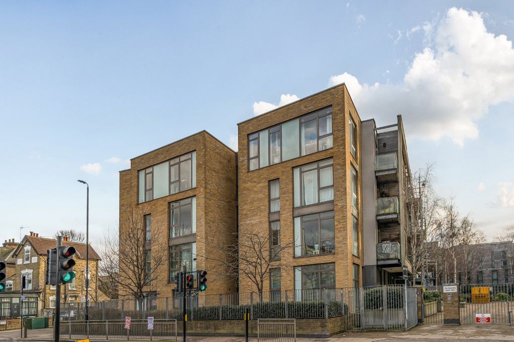 Property photo 2 of 14 External