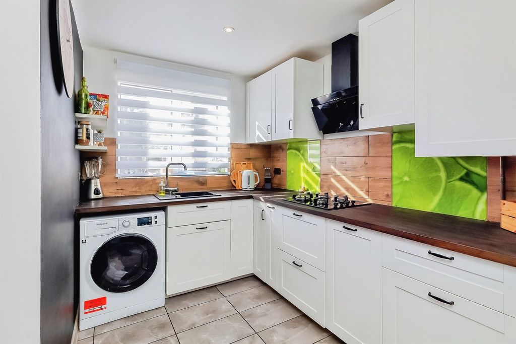 Property photo 3 of 24 Kitchen