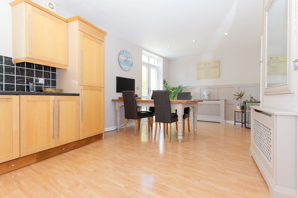 Property photo 3 of 42