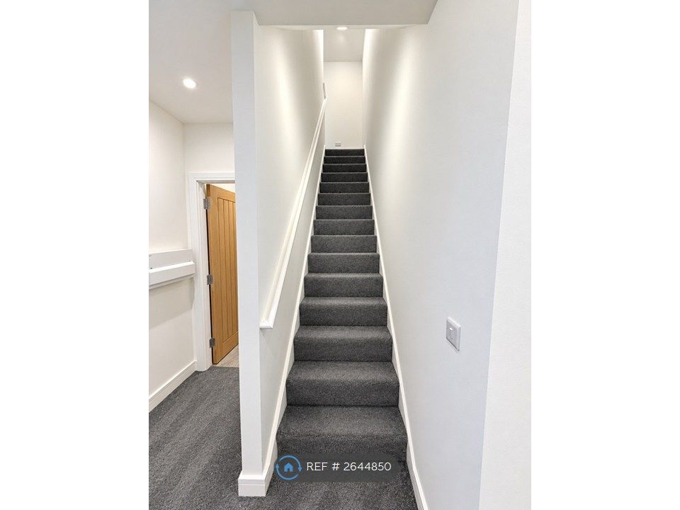 Property photo 3 of 9 Staircase.