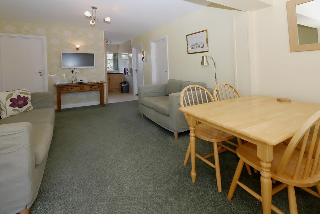 Property photo 3 of 7 Photo 2