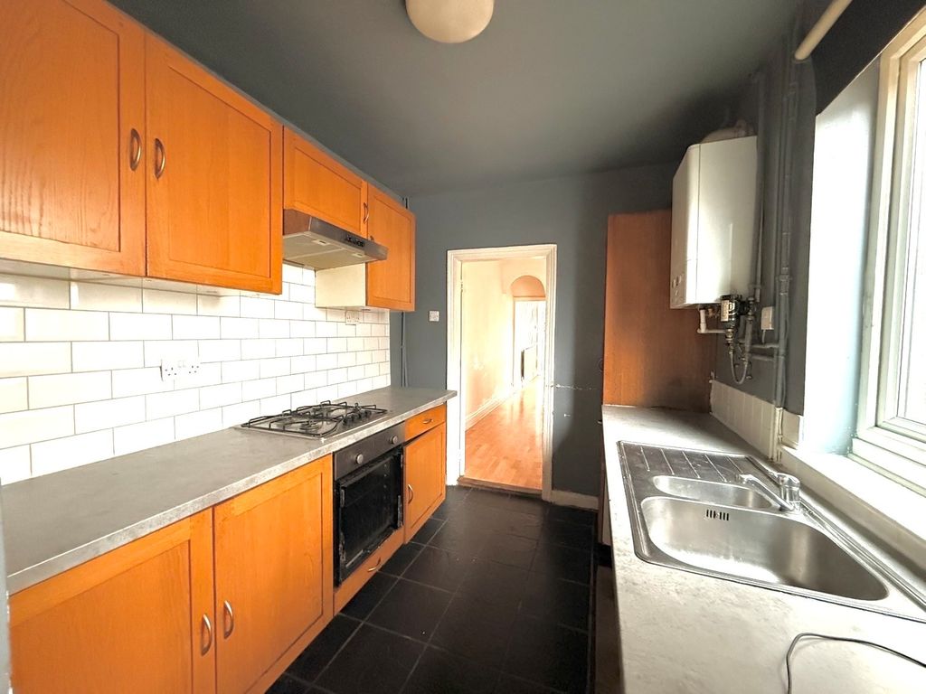 Property photo 3 of 11 Kitchen